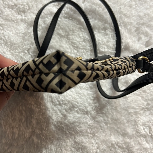 ❤️final price❤️Tommy Hilfiger purse - Picture 6 of 6